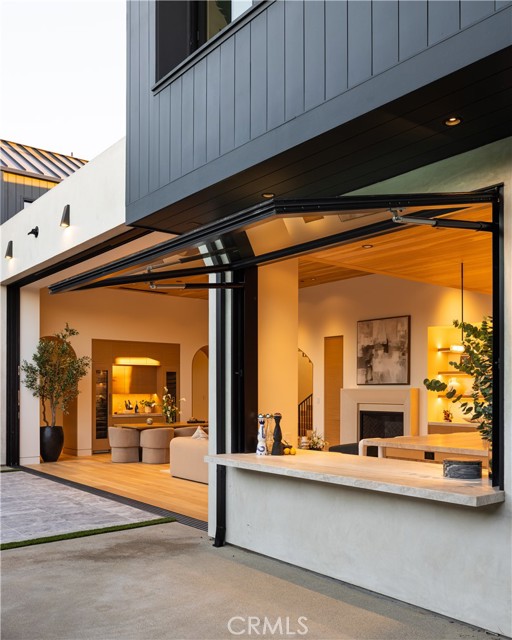 Detail Gallery Image 13 of 48 For 2100 Windward Ln, Newport Beach,  CA 92660 - 5 Beds | 5/3 Baths