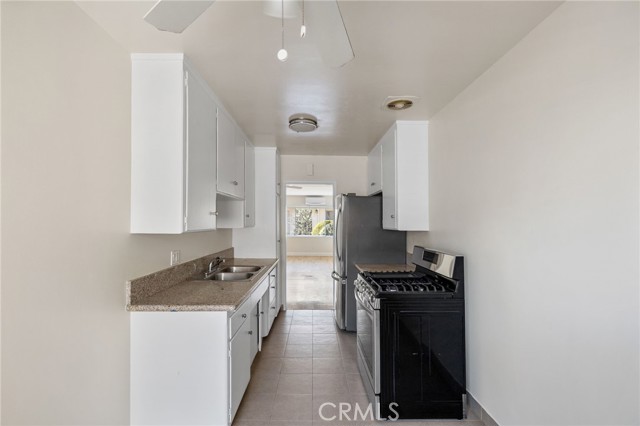 Detail Gallery Image 11 of 17 For 7137 Ramsgate Ave #3,  Los Angeles,  CA 90045 - 2 Beds | 1/1 Baths
