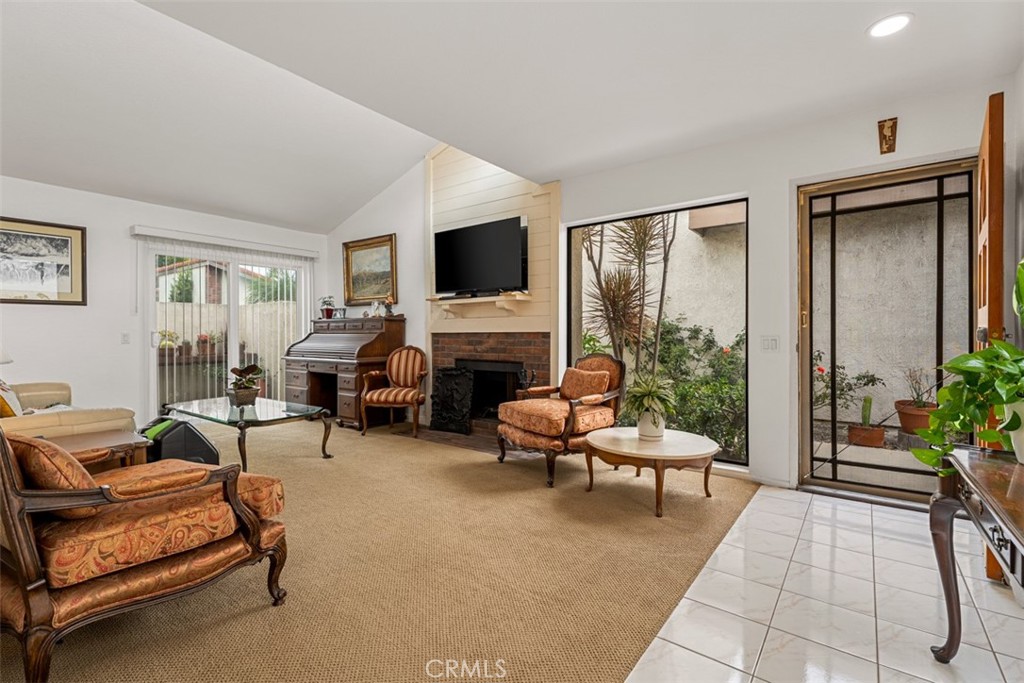 https://media.crmls.org/medias/05dbd5bd-045e-4403-a7d5-bb966ad5bc9f.jpg?preset=X-Large