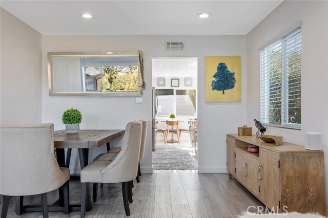 22444 Venido Road, Woodland Hills CA: https://media.crmls.org/medias/05dcae38-9eeb-4ef1-a782-edfae63edfd6.jpg