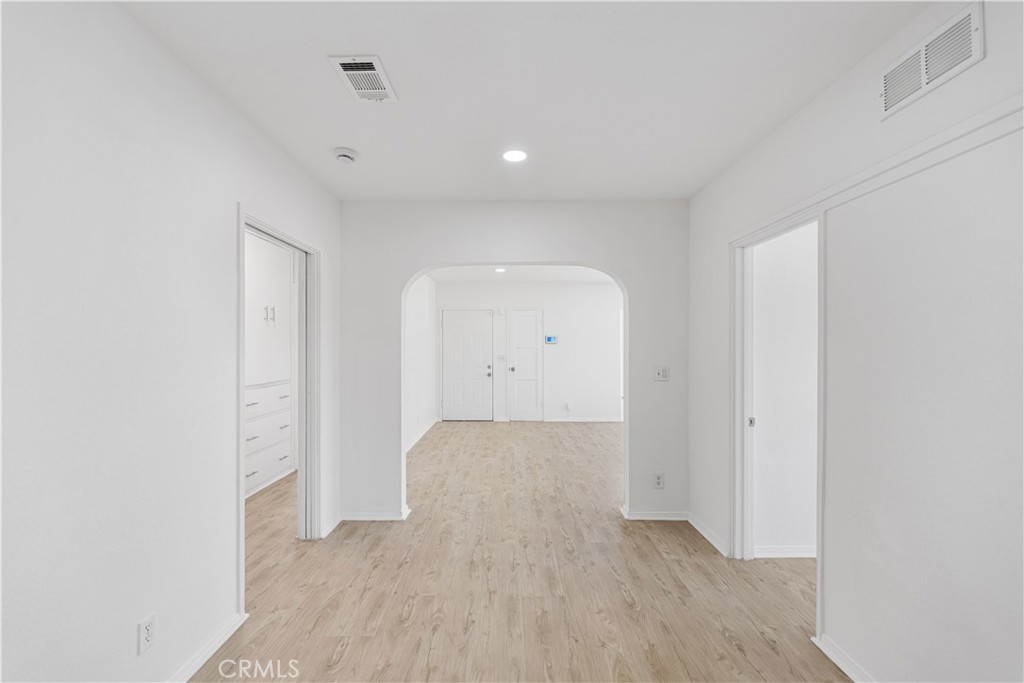 https://media.crmls.org/medias/05dd2735-54f4-49e6-bbd0-bfd203168a3e.jpg?preset=X-Large