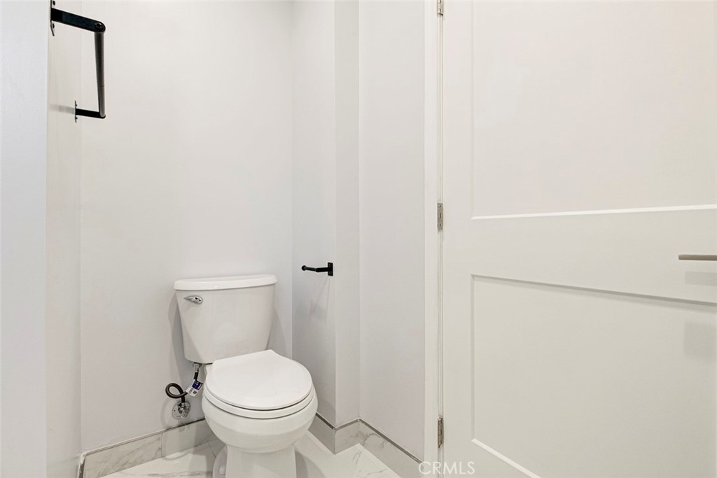 https://media.crmls.org/medias/05dd3866-88fd-4db7-882c-380a606de6ed.jpg?preset=X-Large