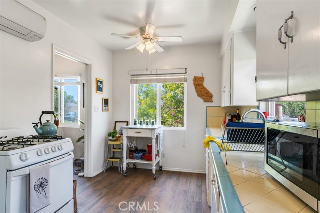 28 N Michigan Street, Redlands CA: https://media.crmls.org/medias/05dd3bcf-f20e-4e6b-aa09-ea15b74ff460.jpg