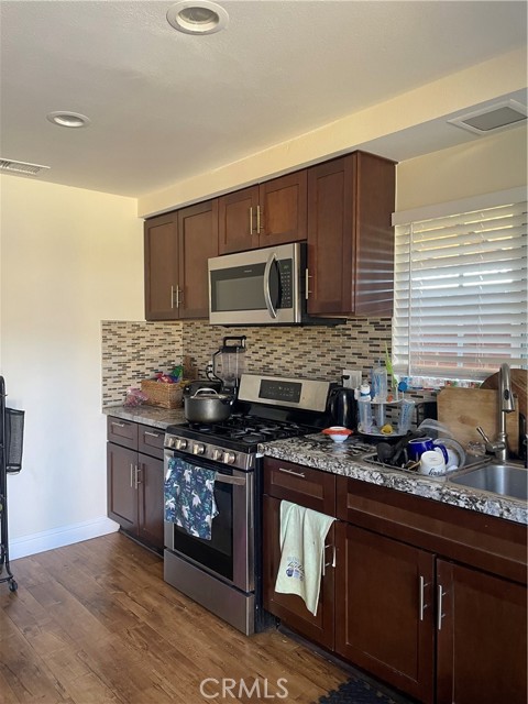 Detail Gallery Image 3 of 7 For 13525 Chase St, Arleta,  CA 91331 - 4 Beds | 2 Baths