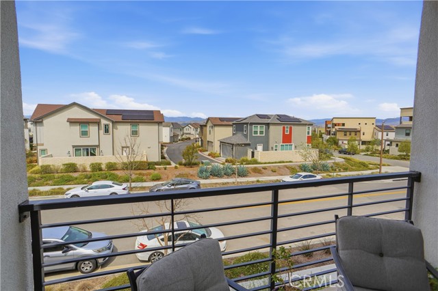 Detail Gallery Image 2 of 31 For 27465 Chamise, Valencia,  CA 91381 - 2 Beds | 3 Baths