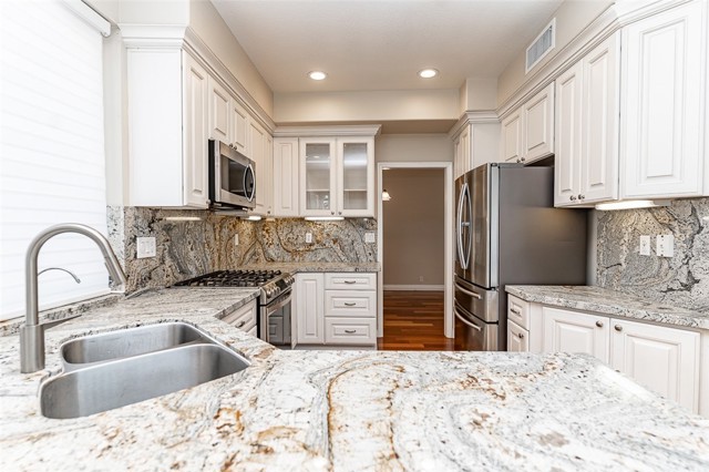 Detail Gallery Image 14 of 37 For 15267 Riviera Ln, La Mirada,  CA 90638 - 4 Beds | 3 Baths