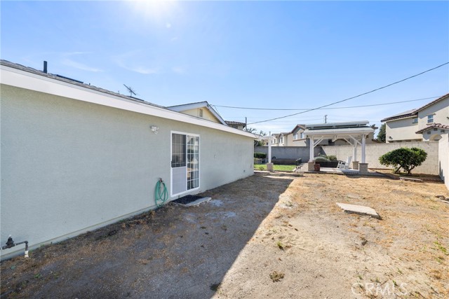 Detail Gallery Image 11 of 72 For 3080 W Glen Holly Dr, Anaheim,  CA 92804 - 5 Beds | 3/1 Baths