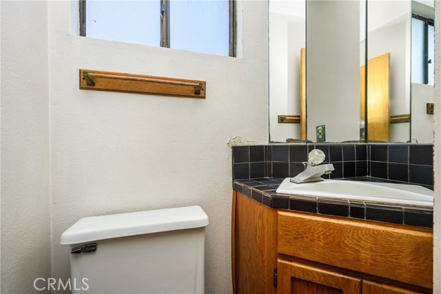 51 B Surfside Avenue, Surfside CA: https://media.crmls.org/medias/05dfbced-5c13-42f7-ad62-231e730cb87a.jpg