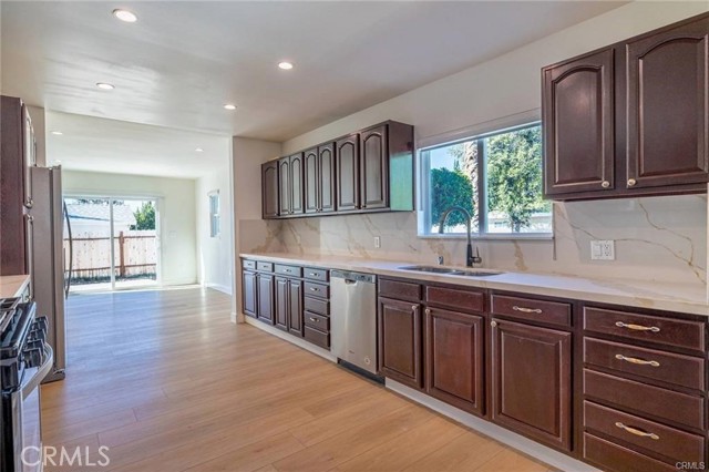 5457 Beckford Avenue, Tarzana CA: https://media.crmls.org/medias/05dfdf0e-8a11-4e6e-8f2d-679e158ce375.jpg