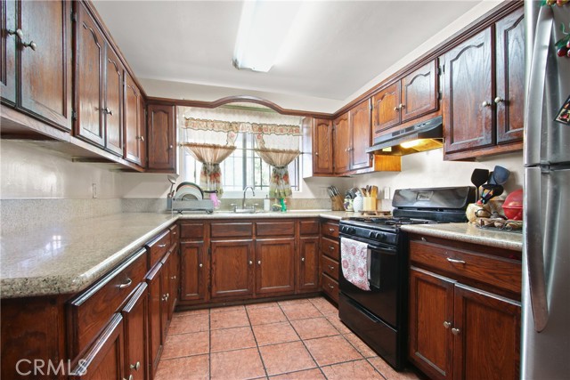 916 W 53rd ST Street, Los Angeles CA: https://media.crmls.org/medias/05dfe60e-8a18-4142-8ec6-4d87df7c64ad.jpg