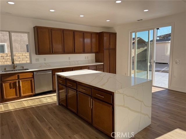 Detail Gallery Image 5 of 22 For 37920 Pisces Cir, Palmdale,  CA 93552 - 5 Beds | 4 Baths