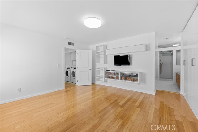 Detail Gallery Image 18 of 25 For 14960 Victory Bld #102,  Van Nuys,  CA 91411 - 2 Beds | 2 Baths