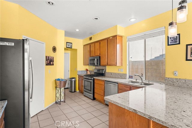 Detail Gallery Image 6 of 20 For 15424 Tobarra, Fontana,  CA 92337 - 3 Beds | 2/1 Baths