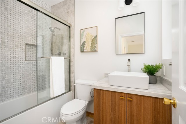 3318 Durham Court, Burbank CA: https://media.crmls.org/medias/05e3aca4-e32a-40e5-a21a-0150e84728c6.jpg
