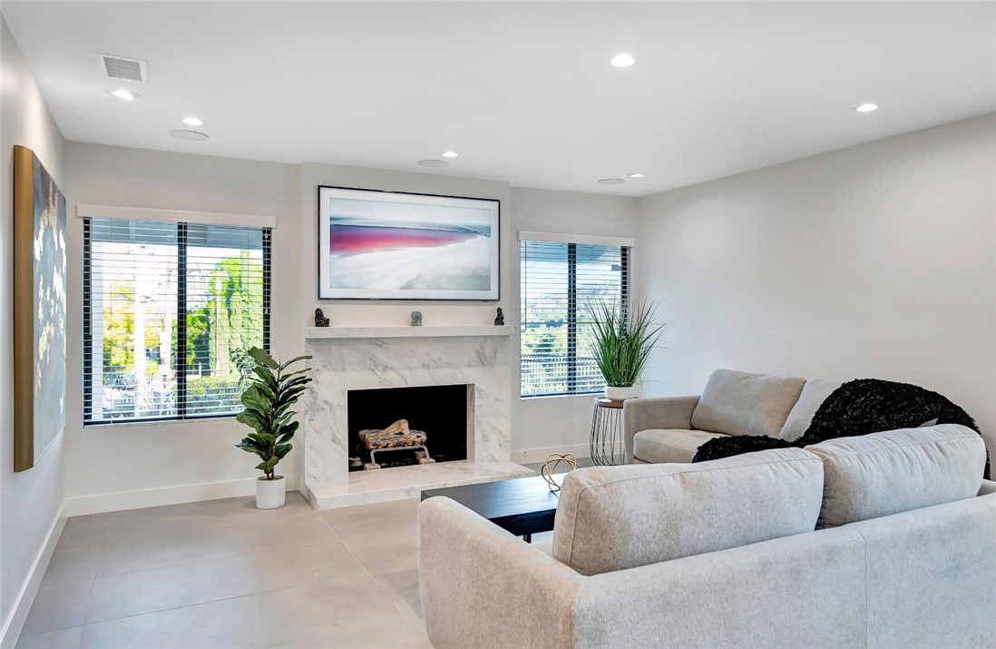 Detail Gallery Image 11 of 46 For 3600 Sapphire Dr, Encino,  CA 91436 - 4 Beds | 2/1 Baths