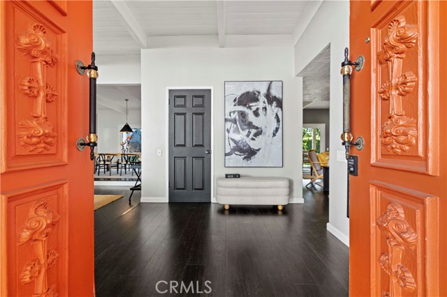 Detail Gallery Image 4 of 55 For 21206 Merridy St, Chatsworth,  CA 91311 - 4 Beds | 3 Baths