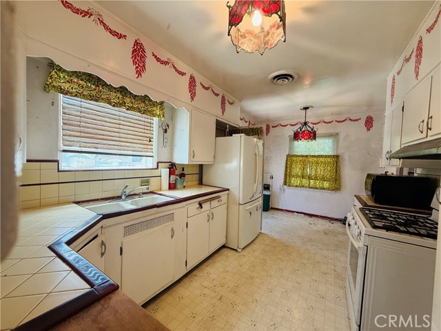 Detail Gallery Image 8 of 25 For 892 Valencia Dr, Colton,  CA 92324 - 3 Beds | 1 Baths