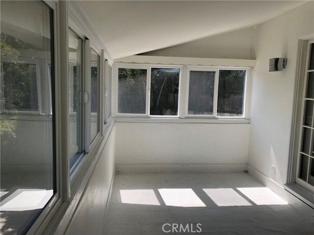 5924 Graciosa Drive, Los Angeles CA: https://media.crmls.org/medias/05e5475f-07b7-44f9-974f-e34a4e75e6b8.jpg