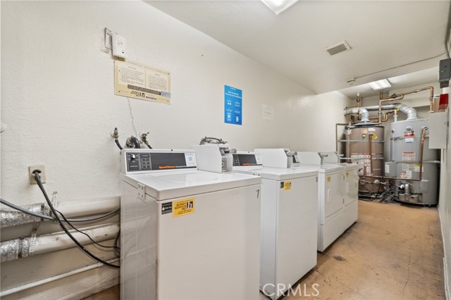 Detail Gallery Image 27 of 32 For 1523 E Windsor Rd 101a,  Glendale,  CA 91205 - 3 Beds | 2 Baths