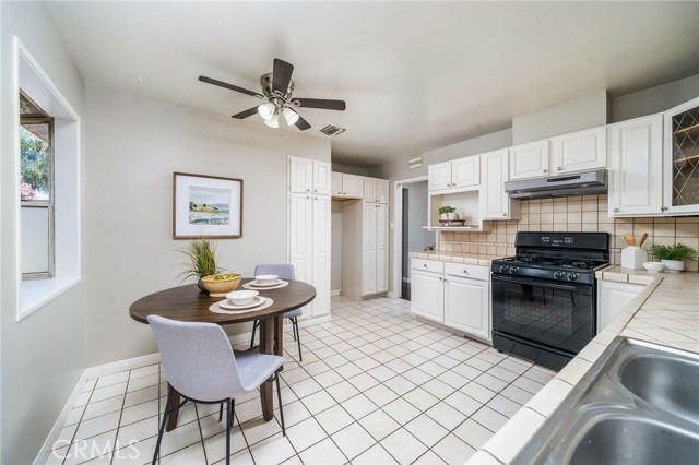 336 S Grandin Avenue, Azusa CA: https://media.crmls.org/medias/05e6f6db-8a0b-4321-912d-7a1ac4966dc0.jpg