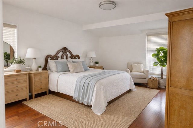 Detail Gallery Image 19 of 23 For 5517 Woodman Ave., Sherman Oaks,  CA 91401 - 4 Beds | 3 Baths