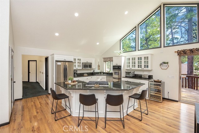 39607 Forest Road, Big Bear Lake CA: https://media.crmls.org/medias/05e82778-0c29-461d-8c1b-f216dff15655.jpg