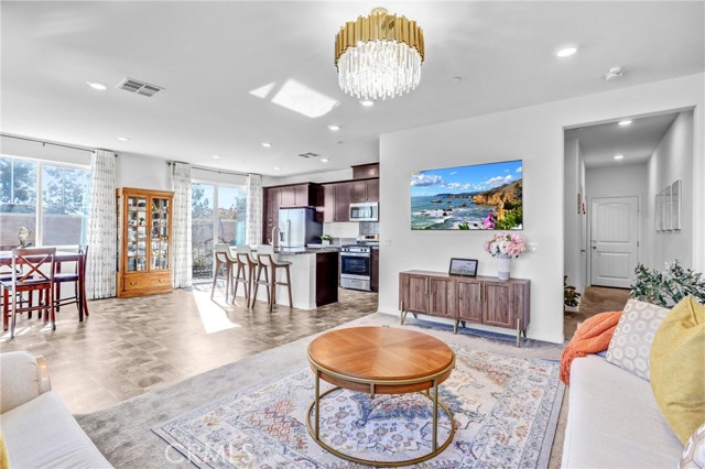 Detail Gallery Image 6 of 41 For 16681 Wyndham Ln #8,  Fontana,  CA 92336 - 3 Beds | 2/1 Baths