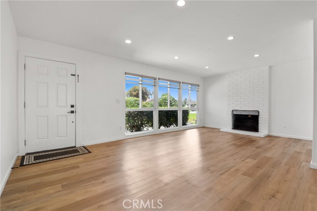 6091 Larchwood Drive, Huntington Beach CA: https://media.crmls.org/medias/05e93e2e-4f3f-446f-afb3-9d53126adeaf.jpg