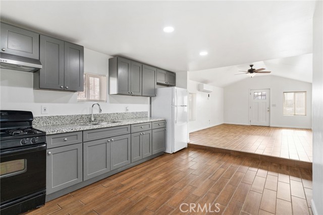 Detail Gallery Image 11 of 24 For 1130 Jeffrey St, Bakersfield,  CA 93305 - 2 Beds | 1 Baths