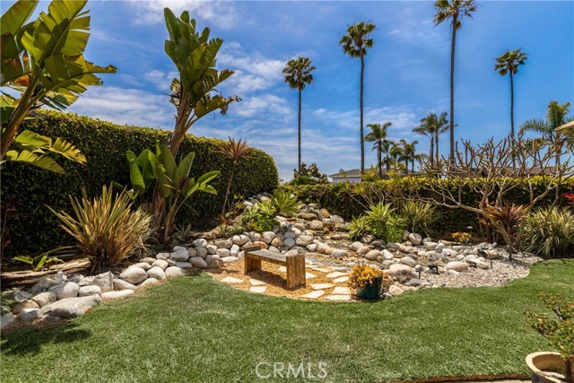 27492 Via Valor, Dana Point CA: https://media.crmls.org/medias/05ea0626-bd3e-4695-9c90-7b3c6affb8ed.jpg