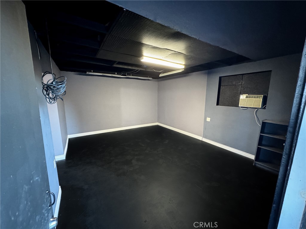 https://media.crmls.org/medias/05ea7470-bd48-4281-aa88-26e5e25726dd.jpg?preset=X-Large