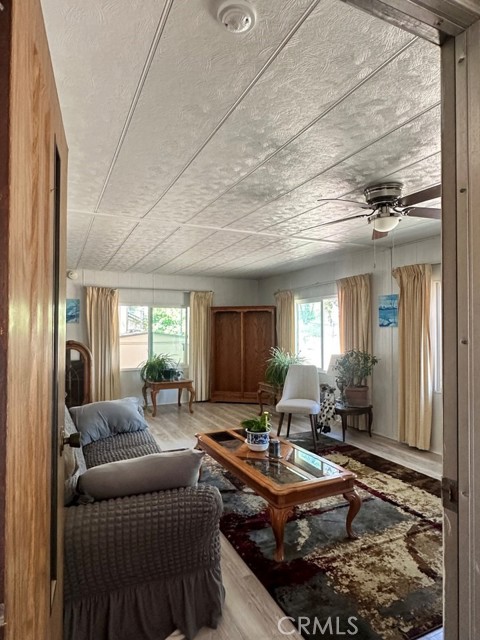 Detail Gallery Image 3 of 27 For 39678 Road 425b #90,  Oakhurst,  CA 93644 - 2 Beds | 2 Baths