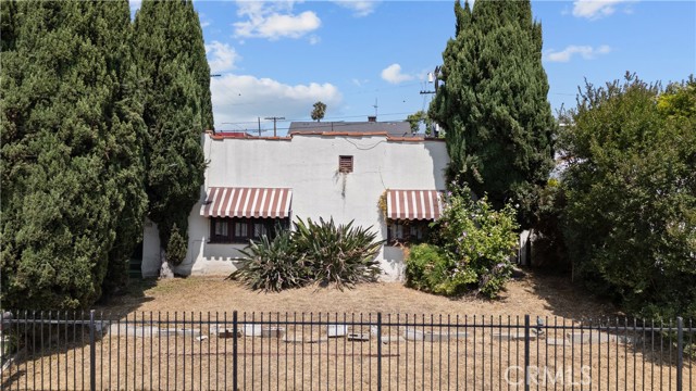 201 N Carondelet Street, Los Angeles CA: https://media.crmls.org/medias/05ebb835-7267-422b-9ee1-04674573a740.jpg