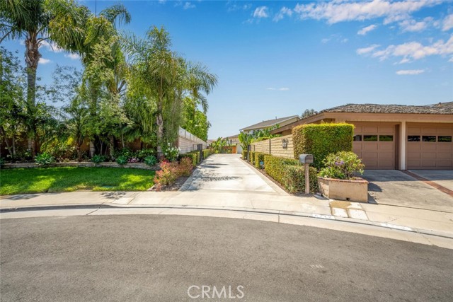 Detail Gallery Image 5 of 68 For 6712 Lawn Haven Dr, Huntington Beach,  CA 92648 - 5 Beds | 3 Baths