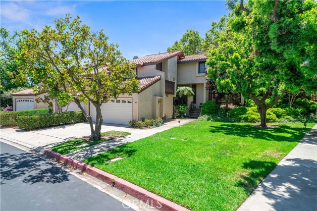 Detail Gallery Image 3 of 42 For 19541 Sardinia Ln, Huntington Beach,  CA 92646 - 3 Beds | 2/1 Baths