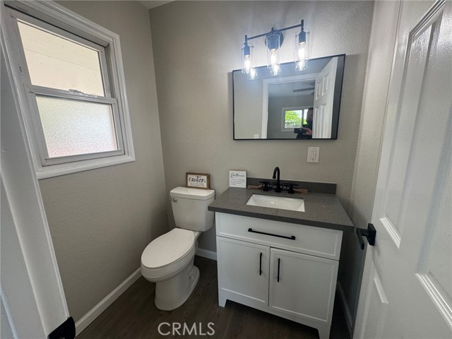 Detail Gallery Image 8 of 10 For 318 W Avenue J10, Lancaster,  CA 93534 - 3 Beds | 2 Baths