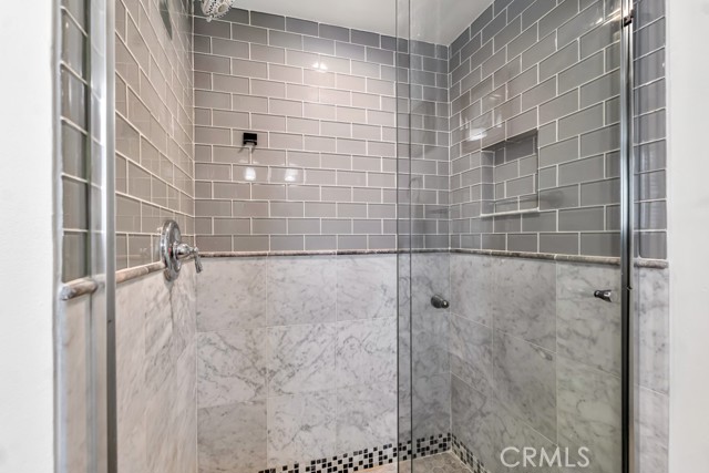 Detail Gallery Image 12 of 27 For 4221 W Sarah St #24,  Burbank,  CA 91505 - 2 Beds | 2/1 Baths