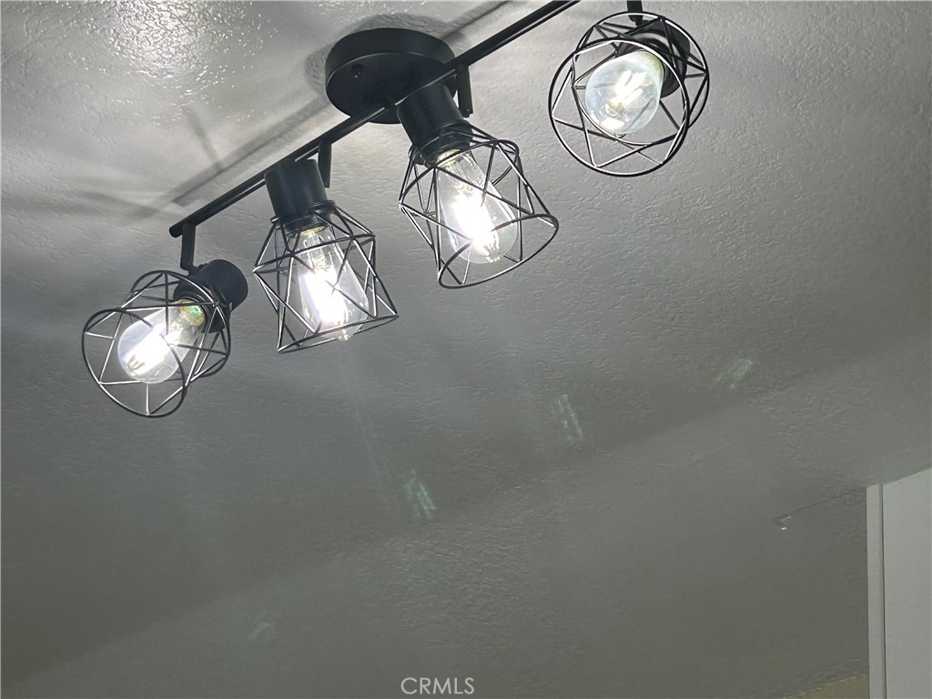 https://media.crmls.org/medias/05ef5c80-0473-42d7-9c71-f9243bfbce24.jpg?preset=X-Large