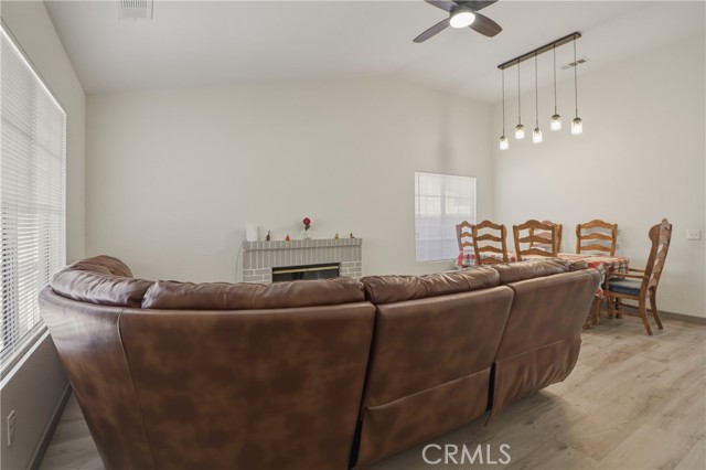 Detail Gallery Image 5 of 28 For 10736 Dove Ct, Adelanto,  CA 92301 - 3 Beds | 2 Baths