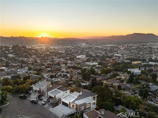 Detail Gallery Image 31 of 32 For 2397 Yorkshire Dr, Los Angeles,  CA 90065 - 3 Beds | 2/1 Baths