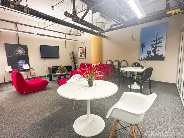 200 N San Fernando Road, Los Angeles CA: https://media.crmls.org/medias/05efeac8-7d9f-4ea8-a5c4-c7407001e56a.jpg