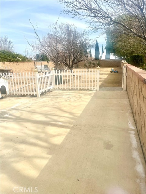 Detail Gallery Image 3 of 8 For 41075 Riverock Ln, Palmdale,  CA 93551 - 4 Beds | 3 Baths