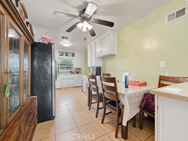 17962 Merrill Avenue, Fontana CA: https://media.crmls.org/medias/05f148b1-5098-4463-a18c-7449ea2e48ef.jpg