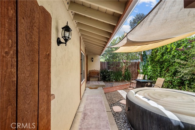 565 Martinique Place, Thousand Oaks CA: https://media.crmls.org/medias/05f1969e-797b-48e3-ab83-eead72578e72.jpg