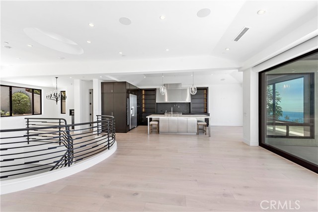 Detail Gallery Image 11 of 64 For 2340 Crestview Dr, Laguna Beach,  CA 92651 - 4 Beds | 5/1 Baths