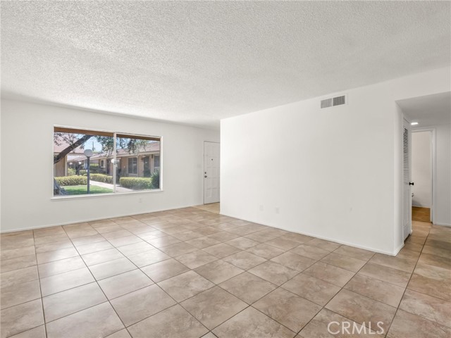 Detail Gallery Image 7 of 22 For 3725 N Fruit Ave #B,  Fresno,  CA 93705 - 2 Beds | 1 Baths