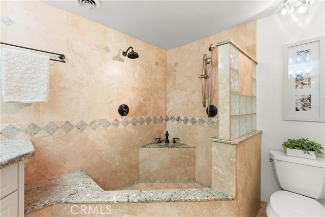 24595 Overlake Drive, Lake Forest CA: https://media.crmls.org/medias/05f2e8b4-5e53-4b88-83f6-8e14963f766e.jpg