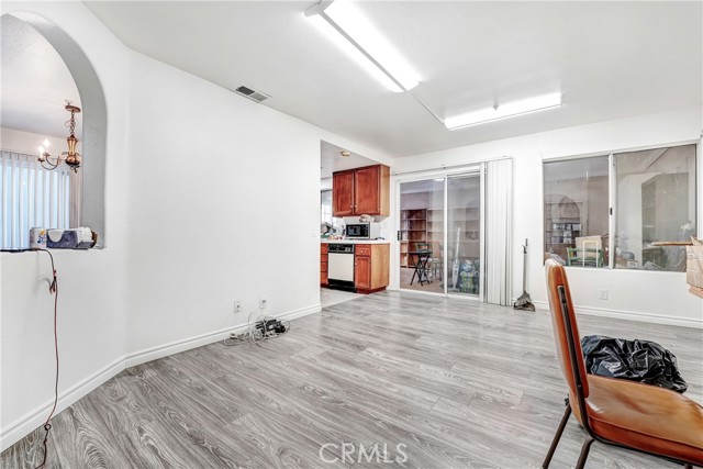 Detail Gallery Image 4 of 15 For 14300 Terra Bella #20,  Panorama City,  CA 91402 - 3 Beds | 3 Baths