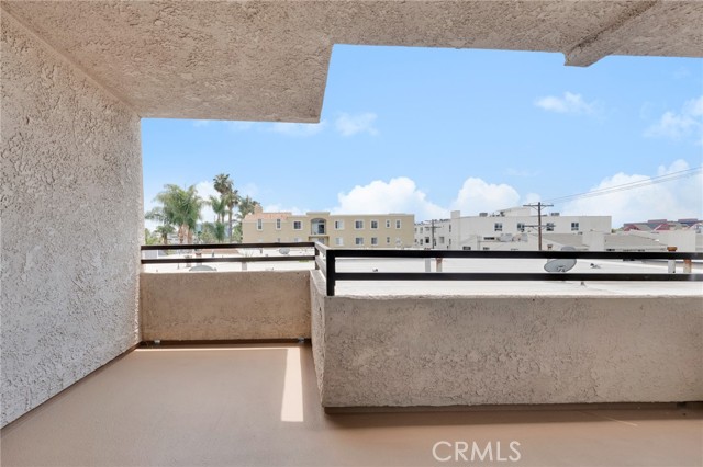1815 Butler Avenue, Los Angeles CA: https://media.crmls.org/medias/05f2f5d6-ffbb-45c1-9b3d-25a9020b714e.jpg