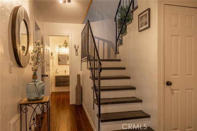 Detail Gallery Image 14 of 27 For 833 E Big Bear Bld, Big Bear City,  CA 92314 - 2 Beds | 1 Baths